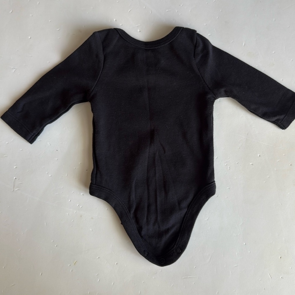 Halloween 3 pc set Bodysuit Shirt, Orange Pants, 2 Socks, and Pumpkin Hat 0-3 mo - Picture 5 of 11
